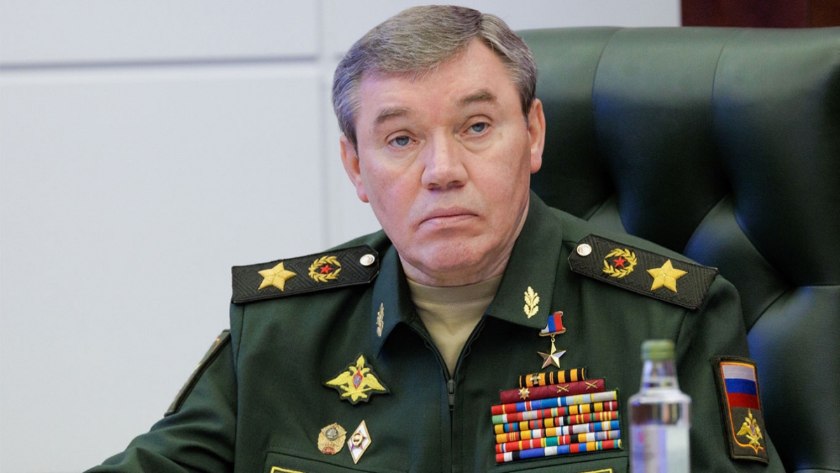 Tướng Gerasimov thăm vùng chiến sự, yêu cầu đánh phủ đầu Ukraine